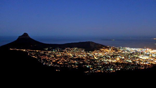 Lion&#x27;s Head & Signal Hill view from Devil&#x27;s Peak