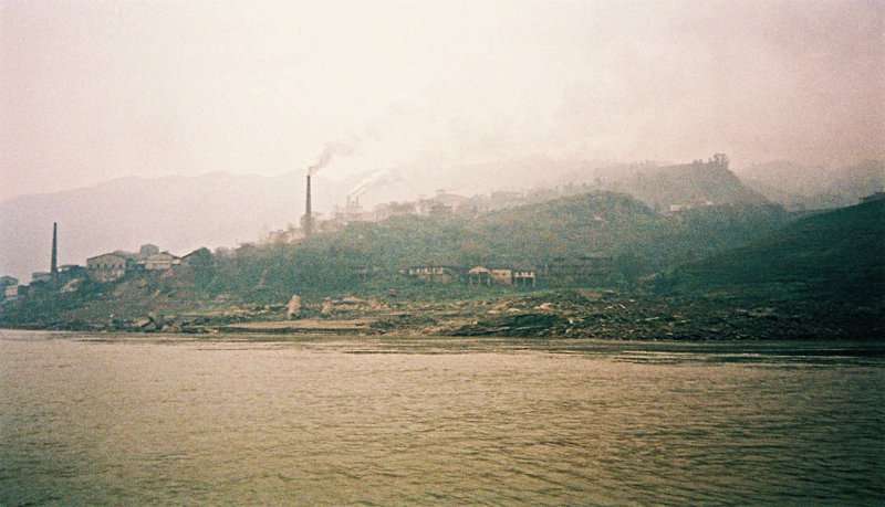 Banks of Yantse River December 1999