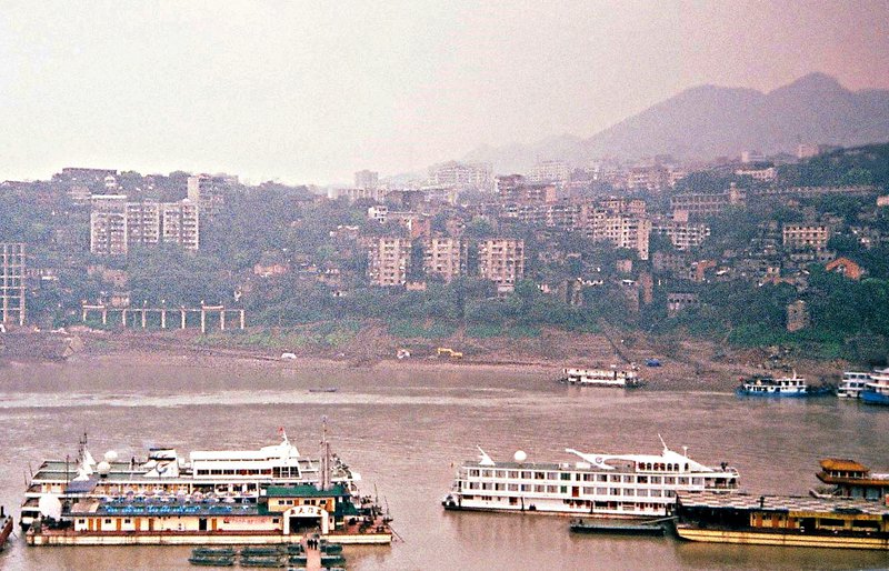 Yangste river Chongching December 1999