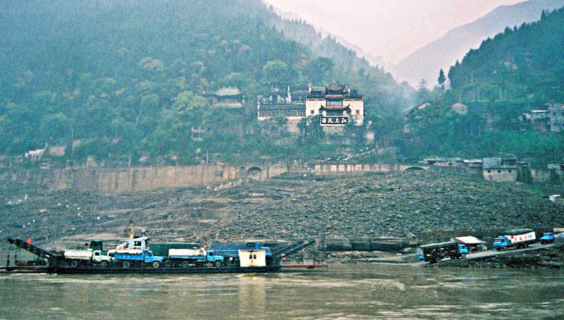 pont on yangtze december 1999